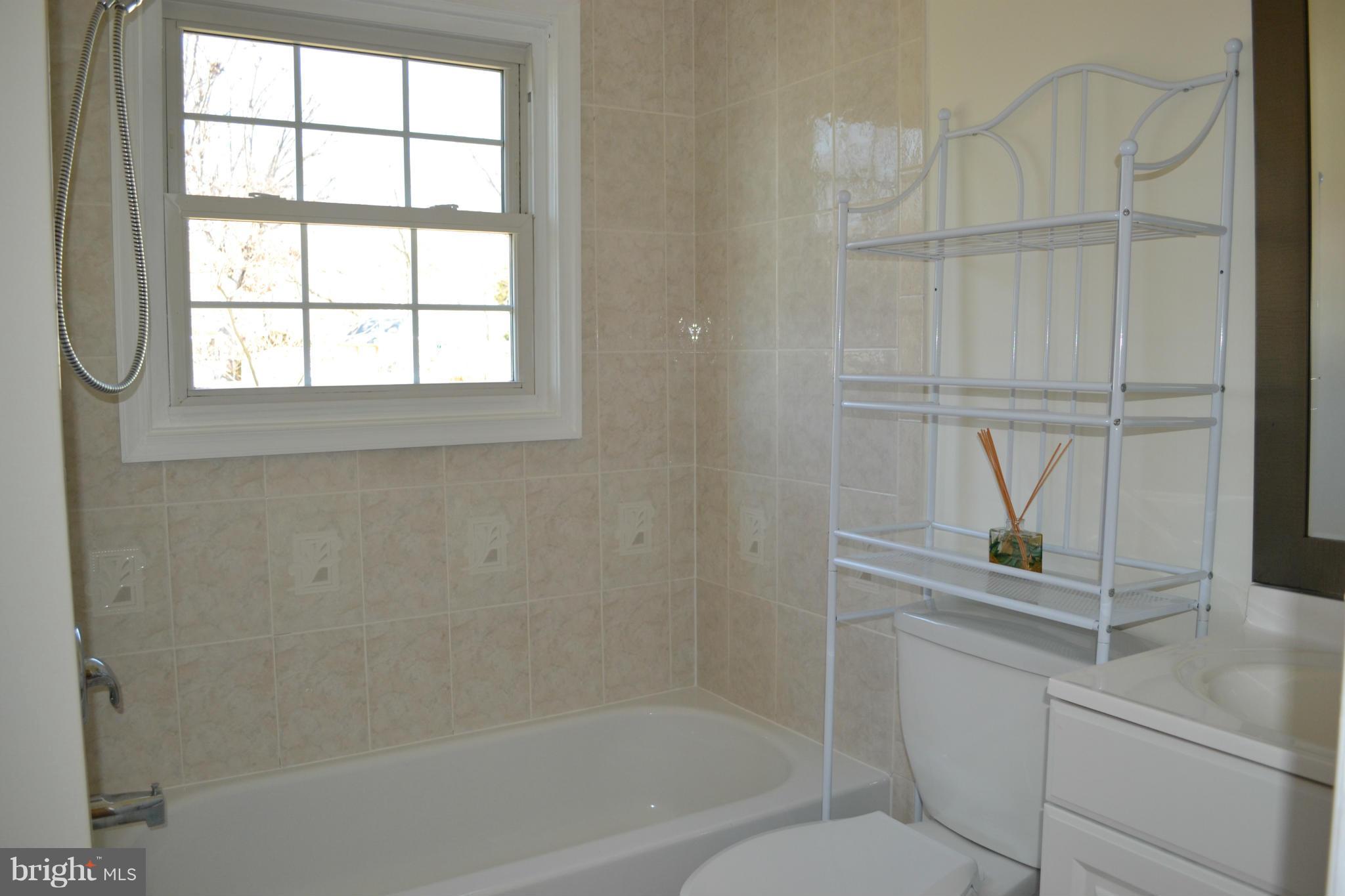 8018 Frye Road Alexandria, VA 22309 - Photo 15 of 26 Bath (Master)
