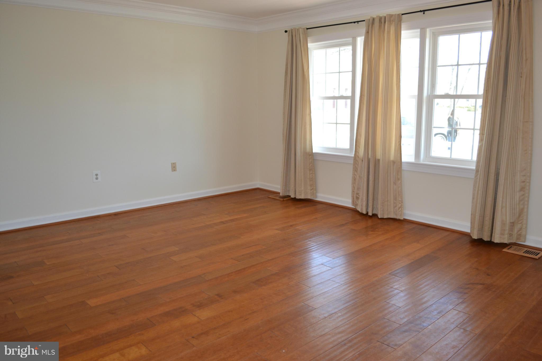 8018 Frye Road Alexandria, VA 22309 - Photo 5 of 26 Living Room