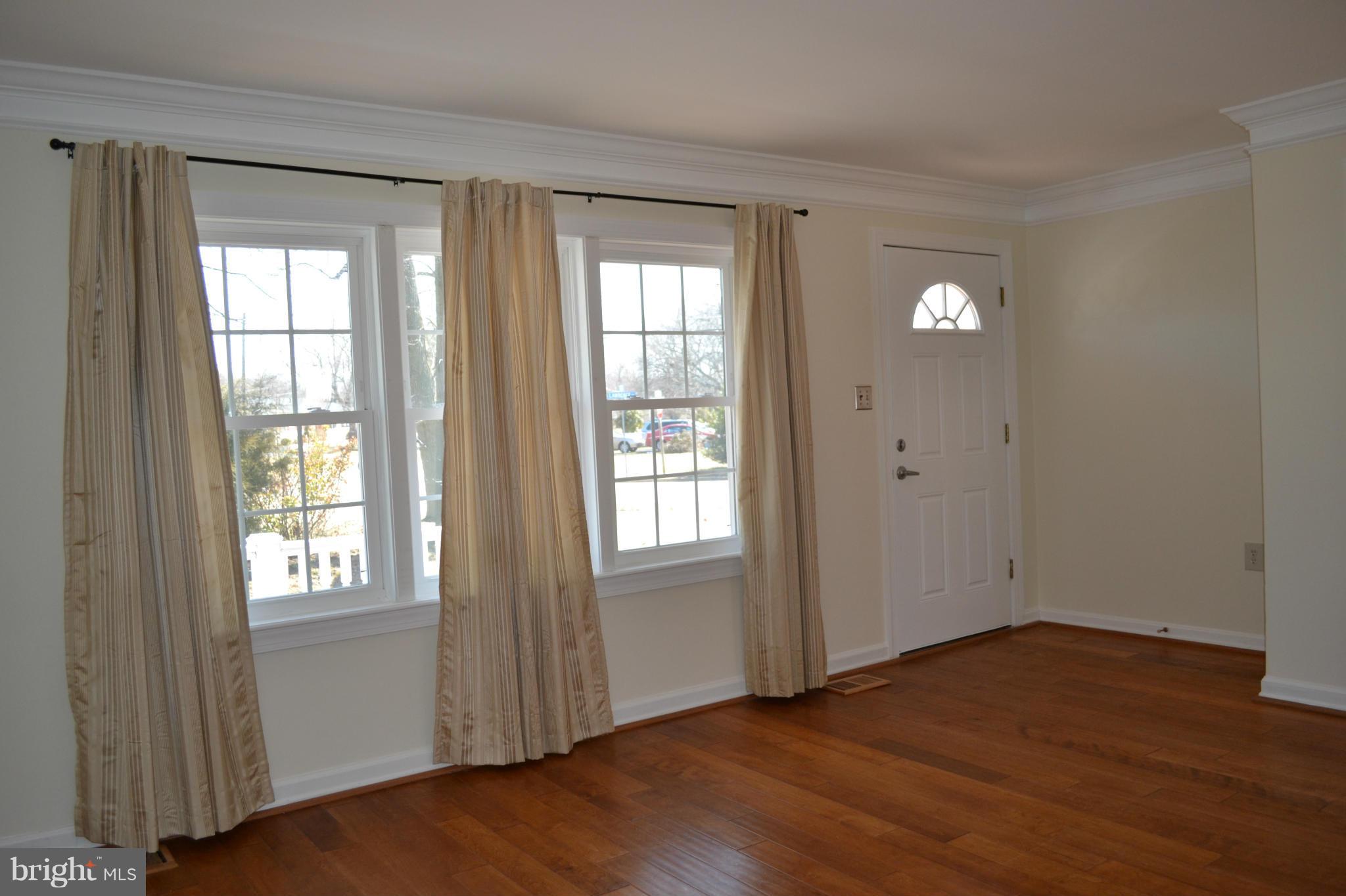 8018 Frye Road Alexandria, VA 22309 - Photo 6 of 26 Living Room