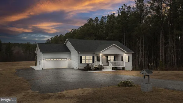 a view of a house with backyard and porch