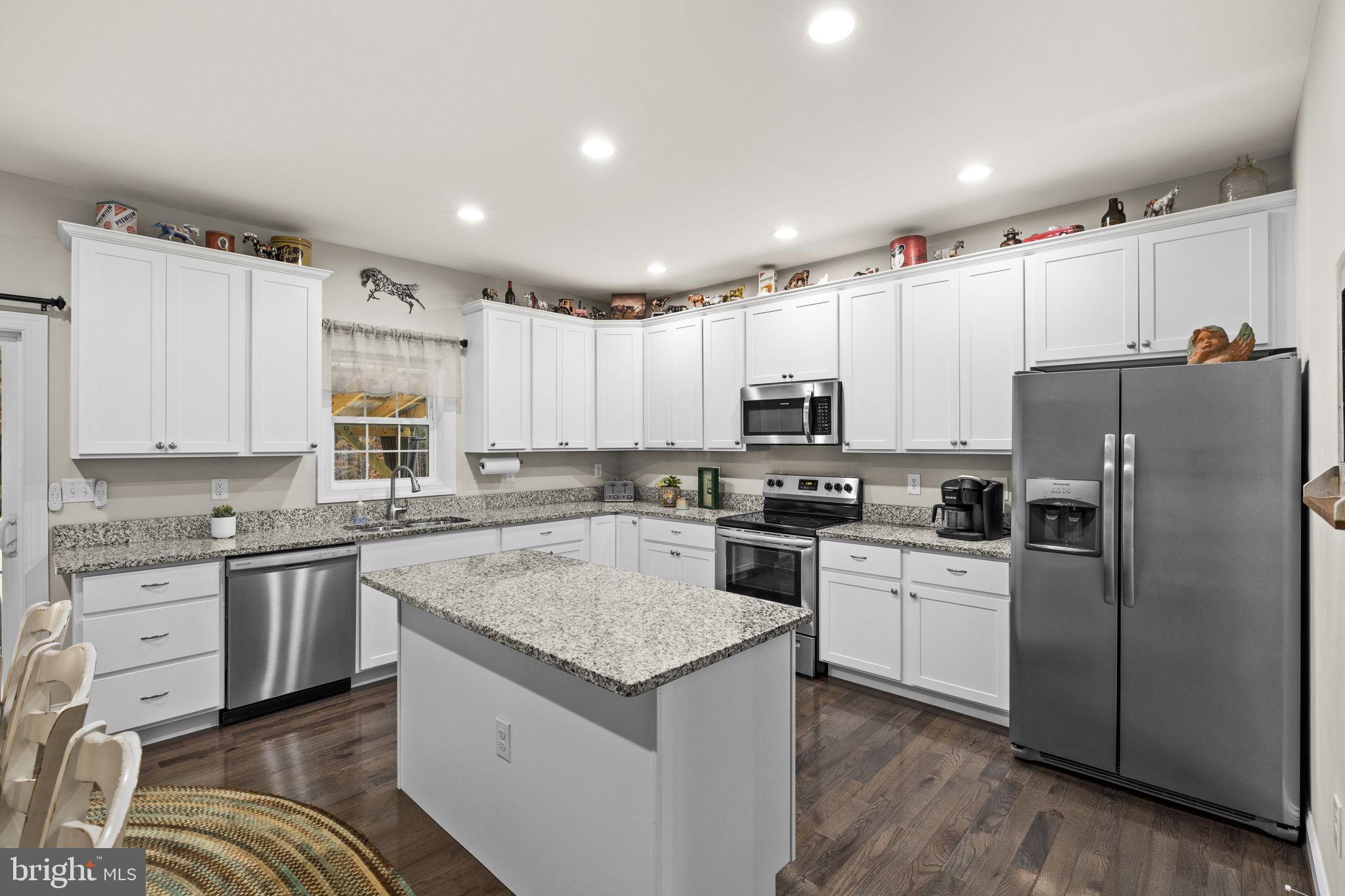 11026 Tower Road Unionville, VA 22567 - Photo 15 of 53 Kitchen with granite countertops