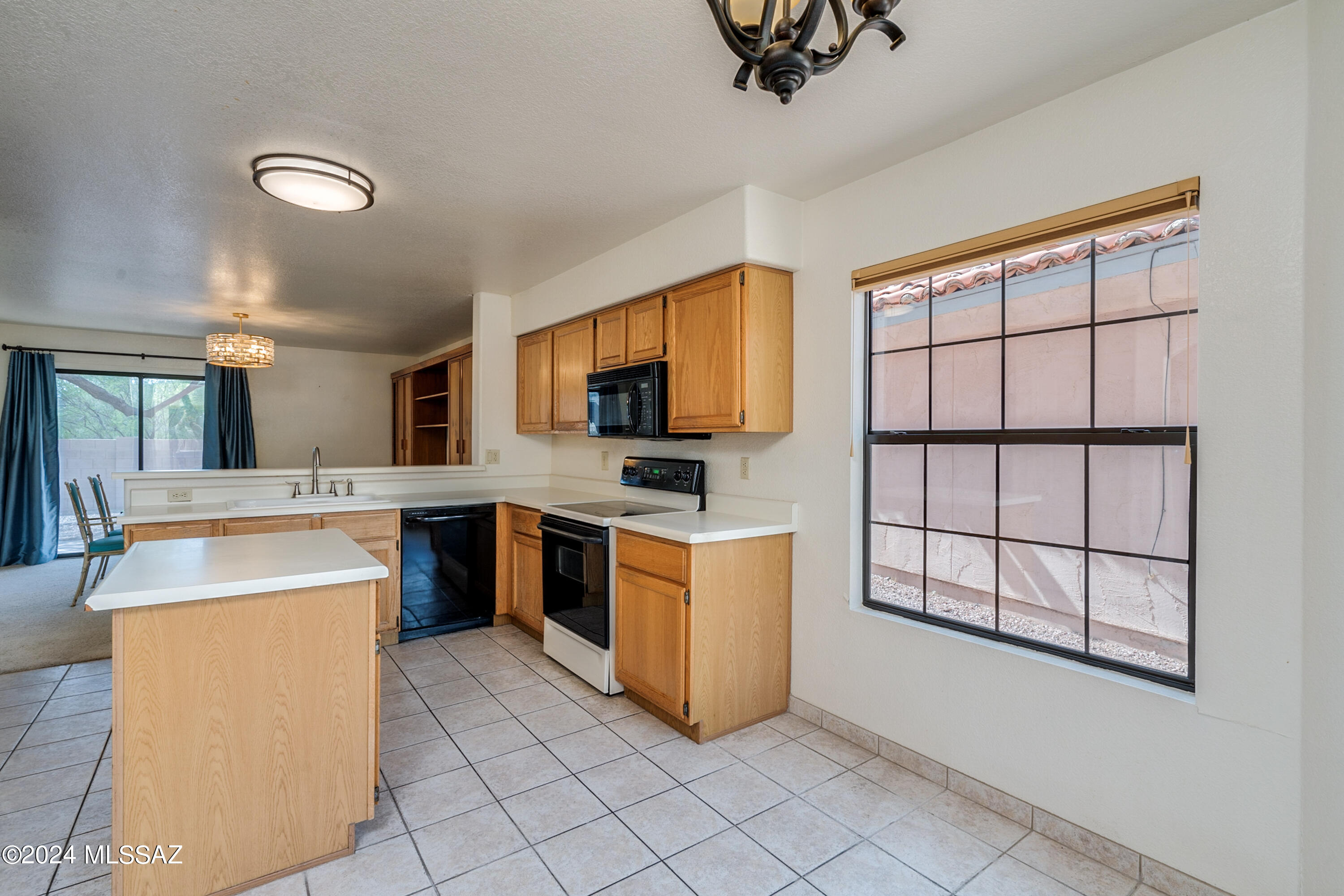 5259 North Mountain Terrace Road Tucson, AZ 85750 - Photo 8 of 38