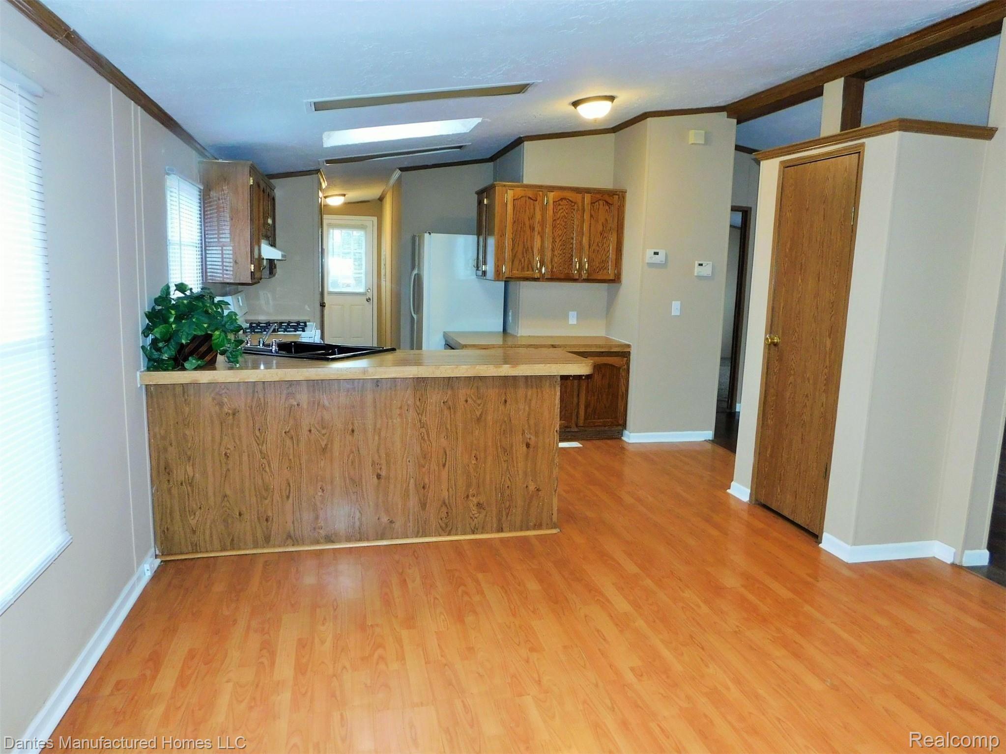 2500 Mann Road Clarkston, MI 48346 - Photo 16 of 37 DINKIT000.JPG