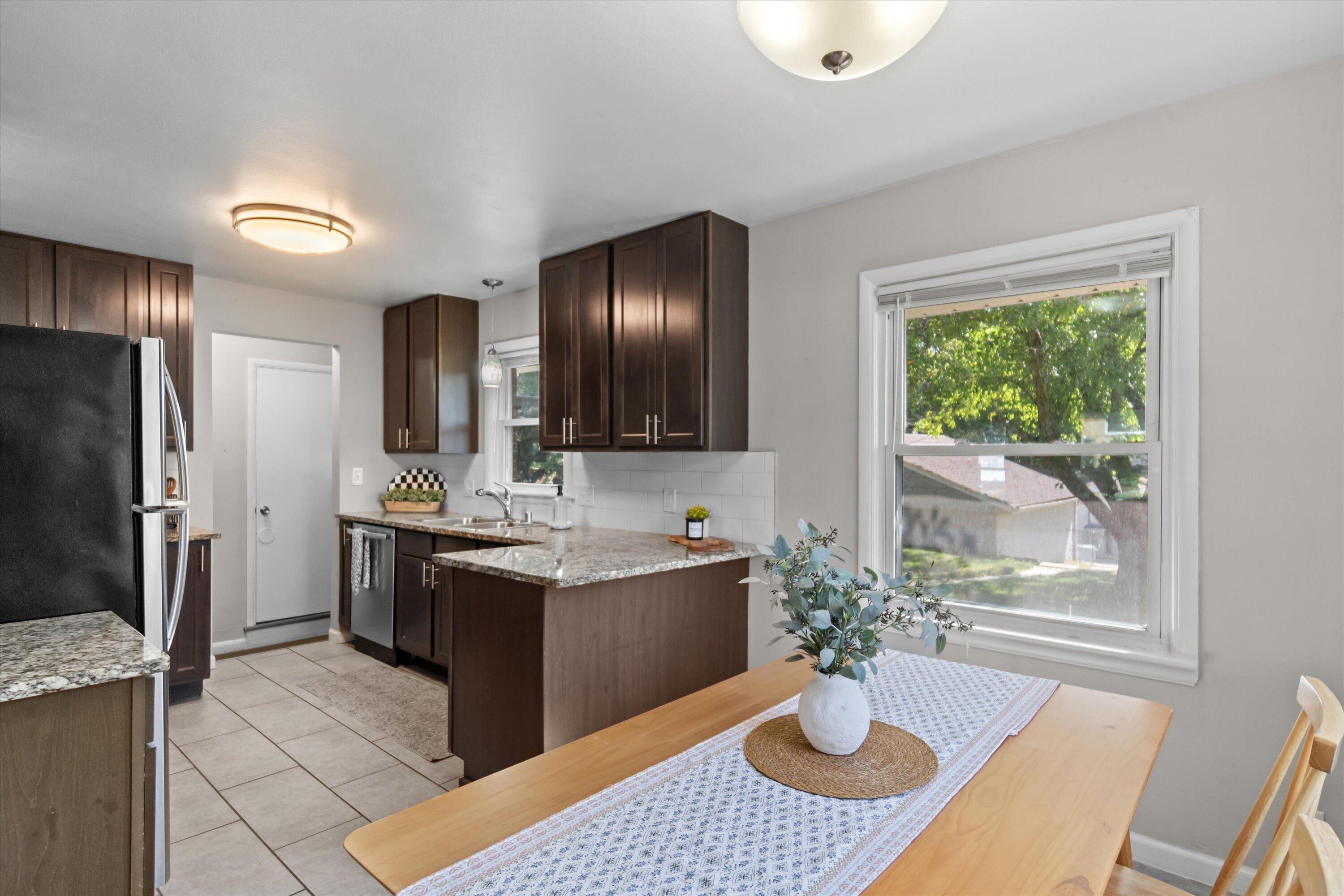 4516 North 78th Street Milwaukee, WI 53218 - Photo 8 of 34 Dining Area - Main