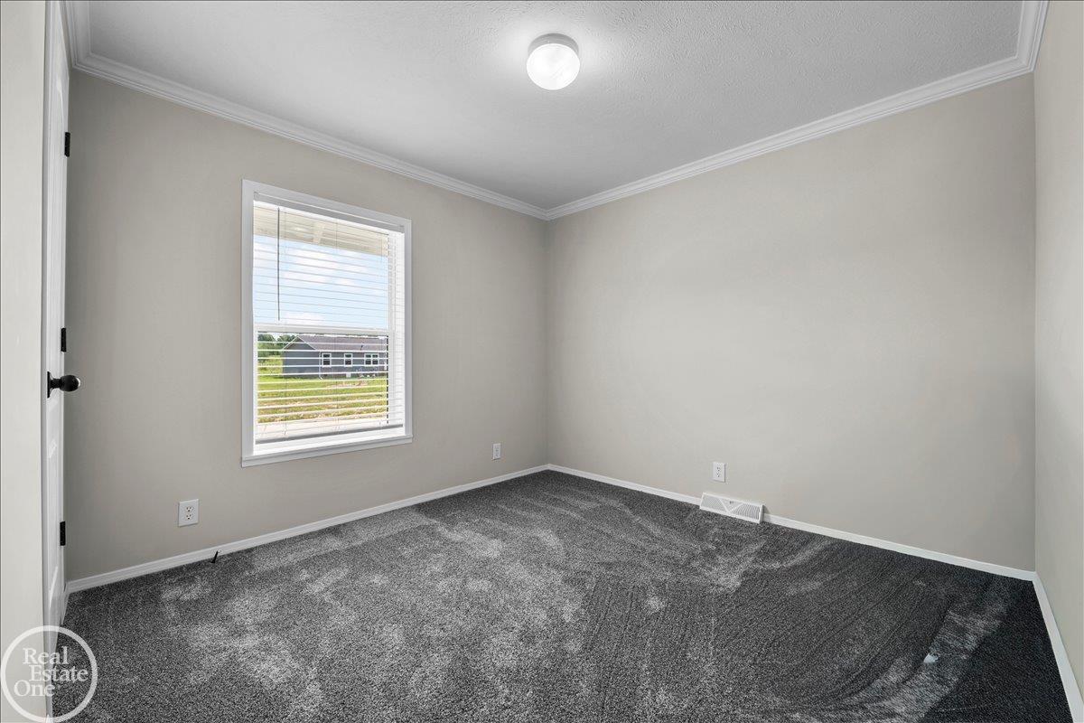 184 Riviera Drive Lapeer, MI 48446 - Photo 5 of 35 50214279-f74e090d-9e42-478e-a5c5-eb64ecb15bd3.JPG