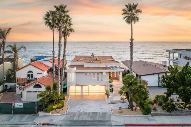 a view of a terrace with skyline