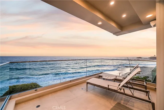 a bed room with a bed and a fireplace