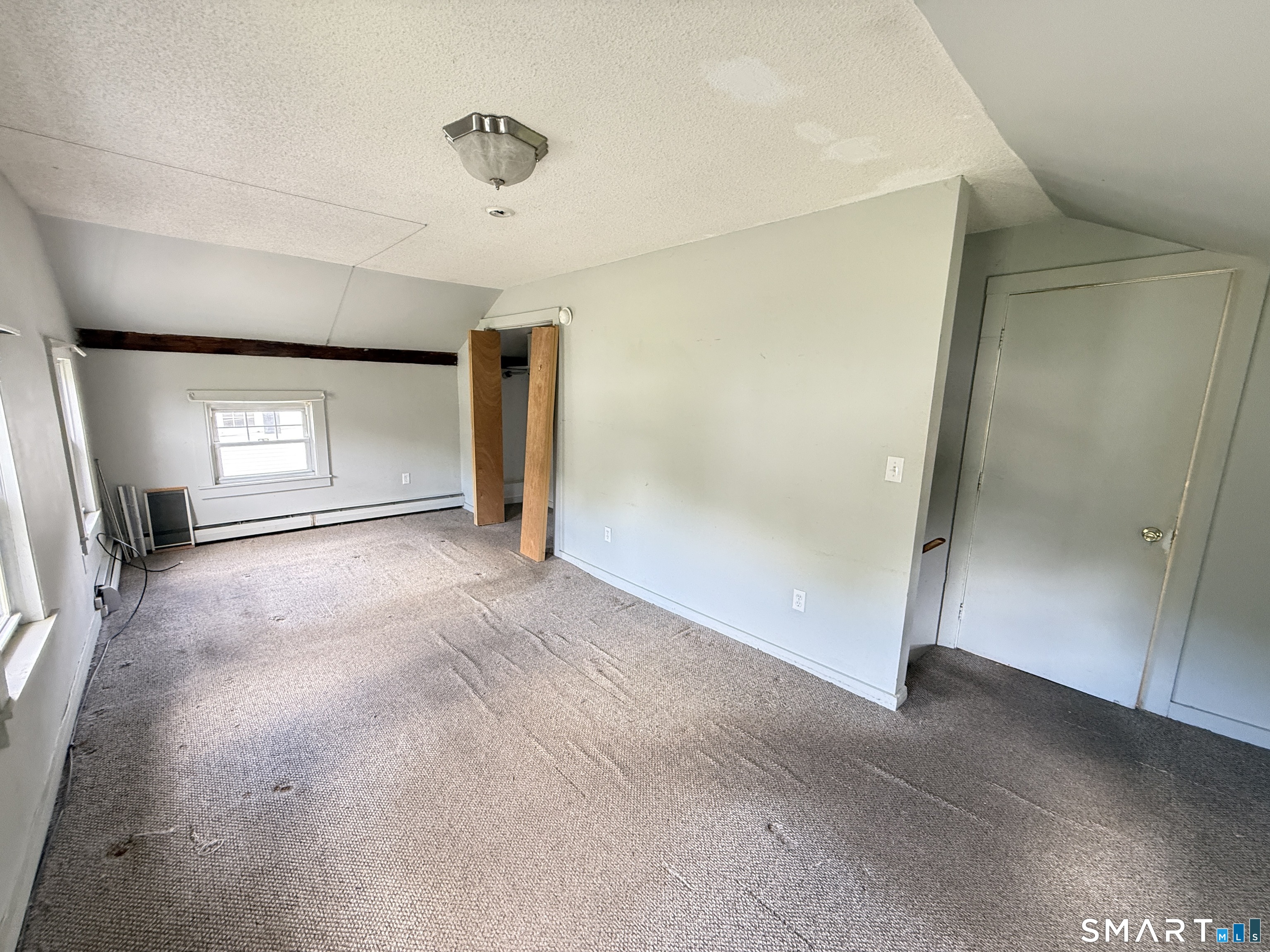 86 State Street Guilford, CT 06437 - Photo 12 of 18 Front apartment bedroom with nice sized closet.