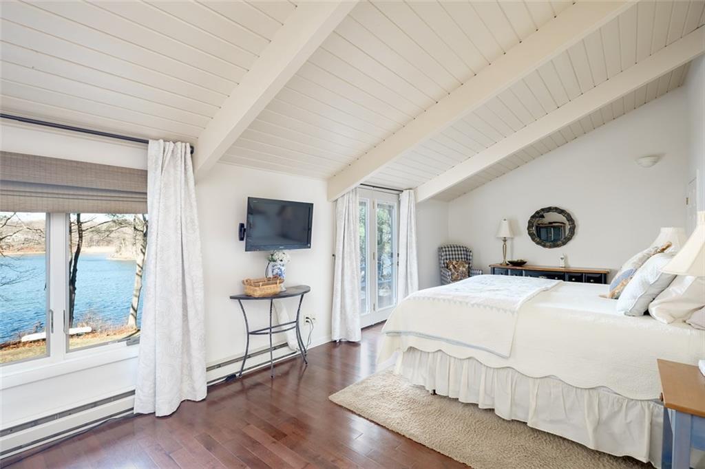 18 Goose Point Road Kittery, ME 03905 - Photo 20 of 34 The master bedroom has gleaming...