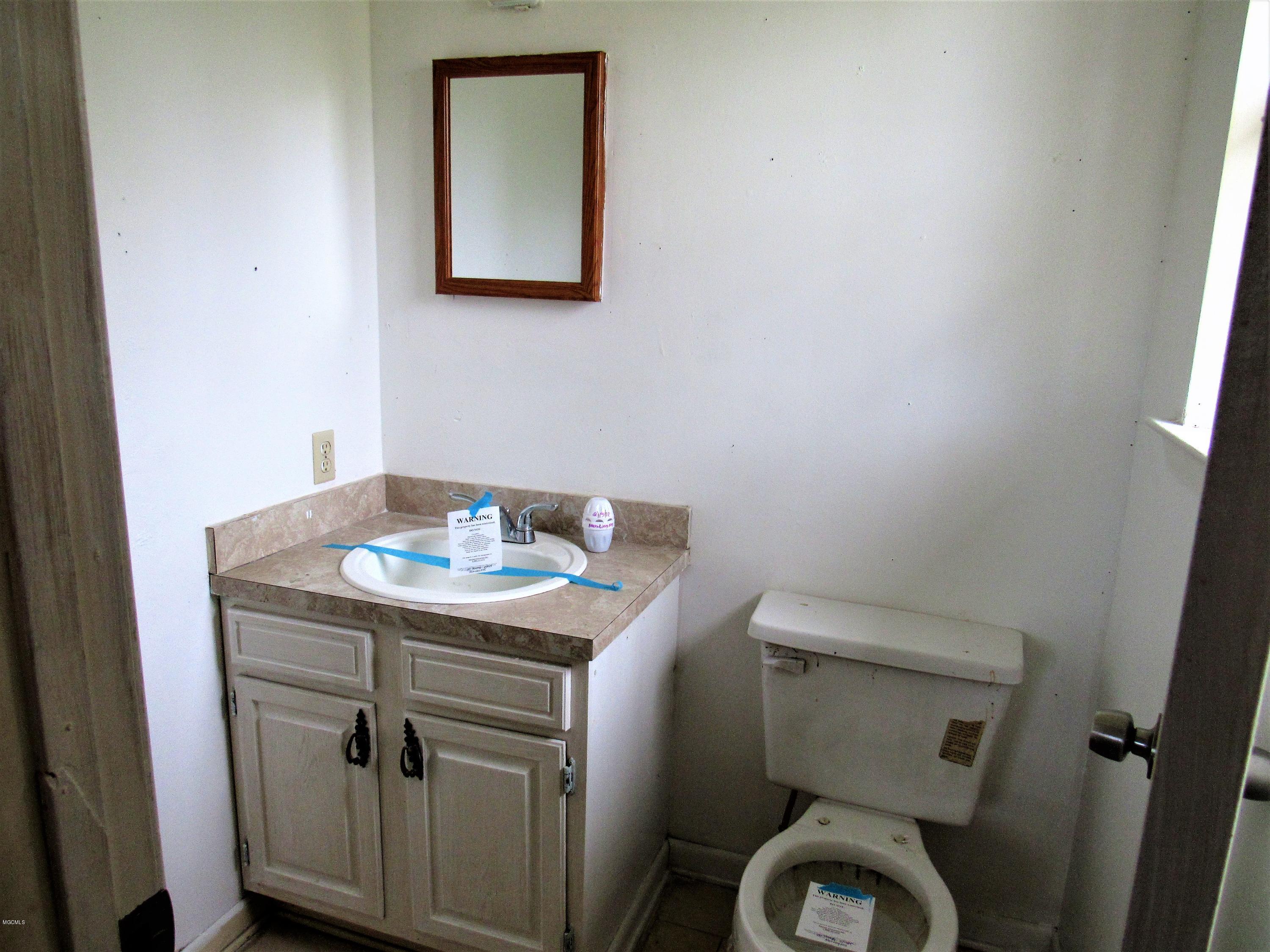 22716 Blackwell Farm Road Saucier, MS 39574 - Photo 10 of 21 MASTER BATH