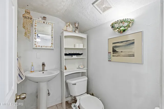 $229,900 | 425 Byrd Avenue, Harriman, TN 37748