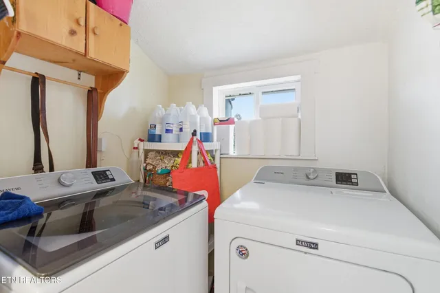 $229,900 | 425 Byrd Avenue, Harriman, TN 37748