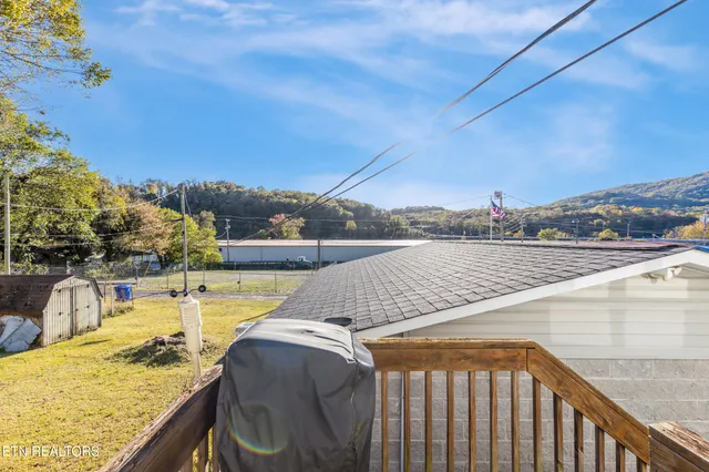 $229,900 | 425 Byrd Avenue, Harriman, TN 37748