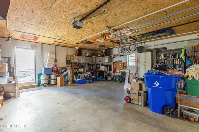 $229,900 | 425 Byrd Avenue, Harriman, TN 37748