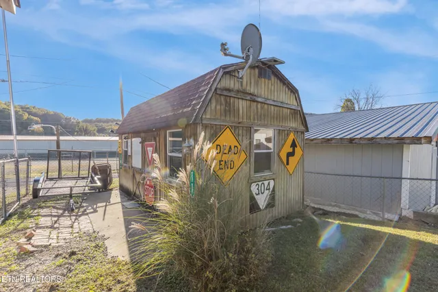 $229,900 | 425 Byrd Avenue, Harriman, TN 37748