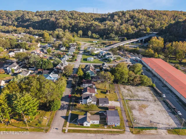 $229,900 | 425 Byrd Avenue, Harriman, TN 37748