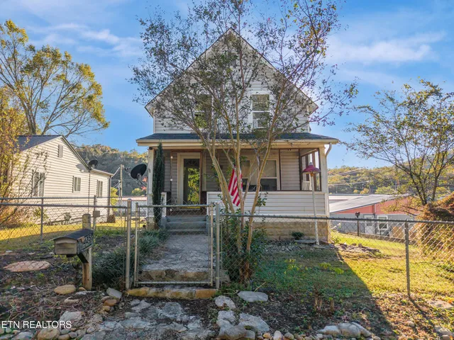 $229,900 | 425 Byrd Avenue, Harriman, TN 37748