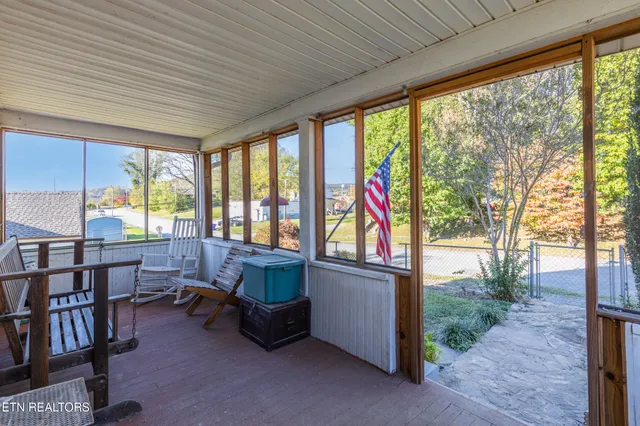 $229,900 | 425 Byrd Avenue, Harriman, TN 37748