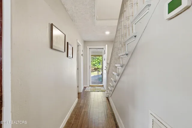 $229,900 | 425 Byrd Avenue, Harriman, TN 37748