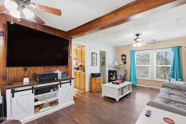 $229,900 | 425 Byrd Avenue, Harriman, TN 37748