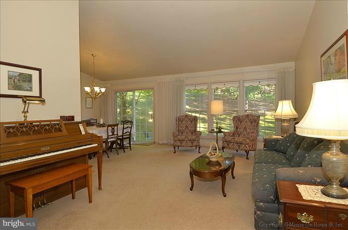 5 Narrows Court Silver Spring, MD 20906 - Photo 2 of 30 Living Room