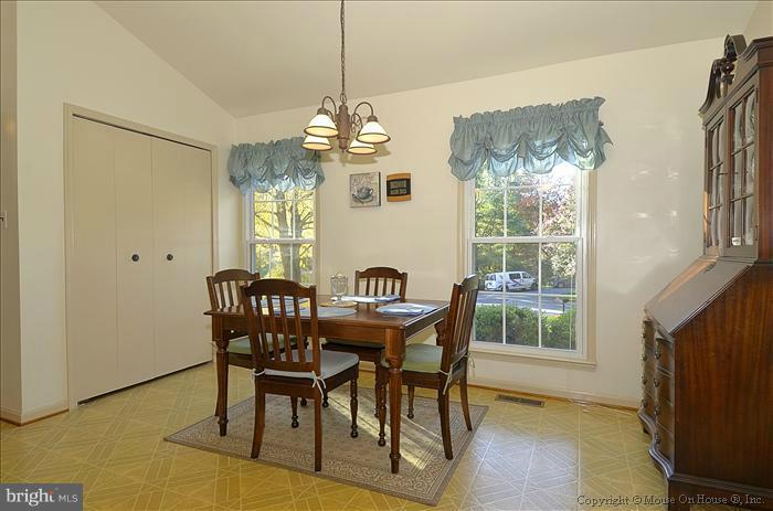 5 Narrows Court Silver Spring, MD 20906 - Photo 11 of 30 Breakfast Area