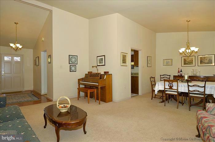 5 Narrows Court Silver Spring, MD 20906 - Photo 10 of 30 Living Room