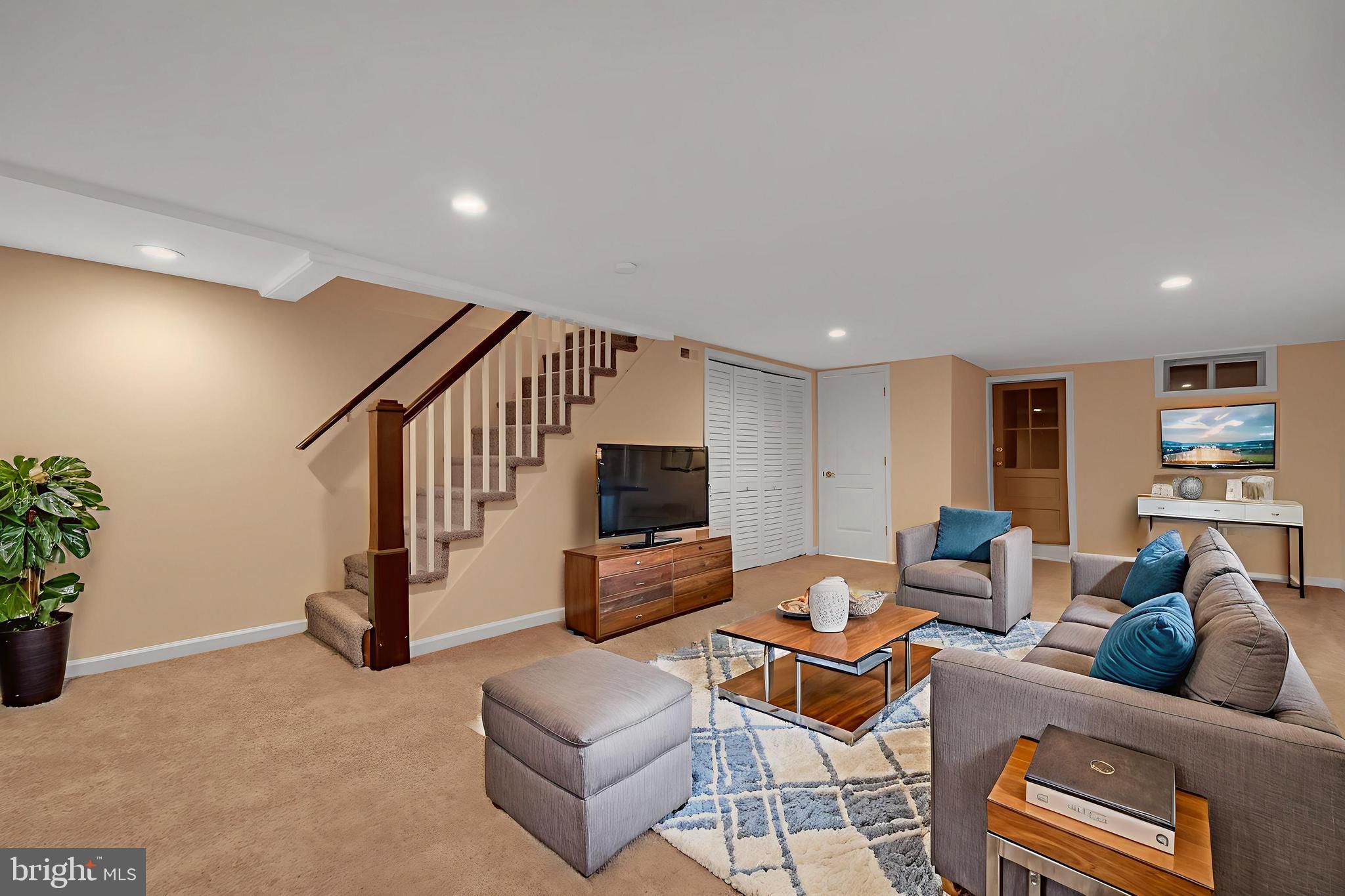 245 South Clinton Street Baltimore, MD 21224 - Photo 27 of 39 a living room with furniture and a flat screen tv