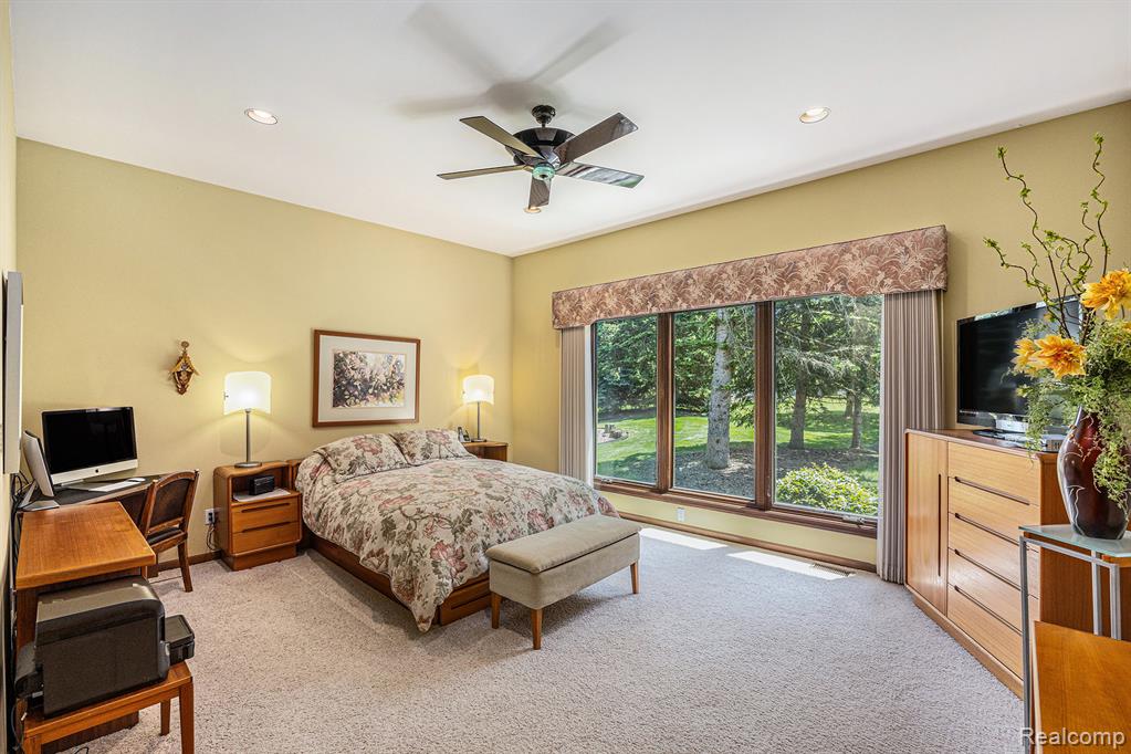 31220 Country Ridge Circle Farmington Hills, MI 48331 - Photo 15 of 35