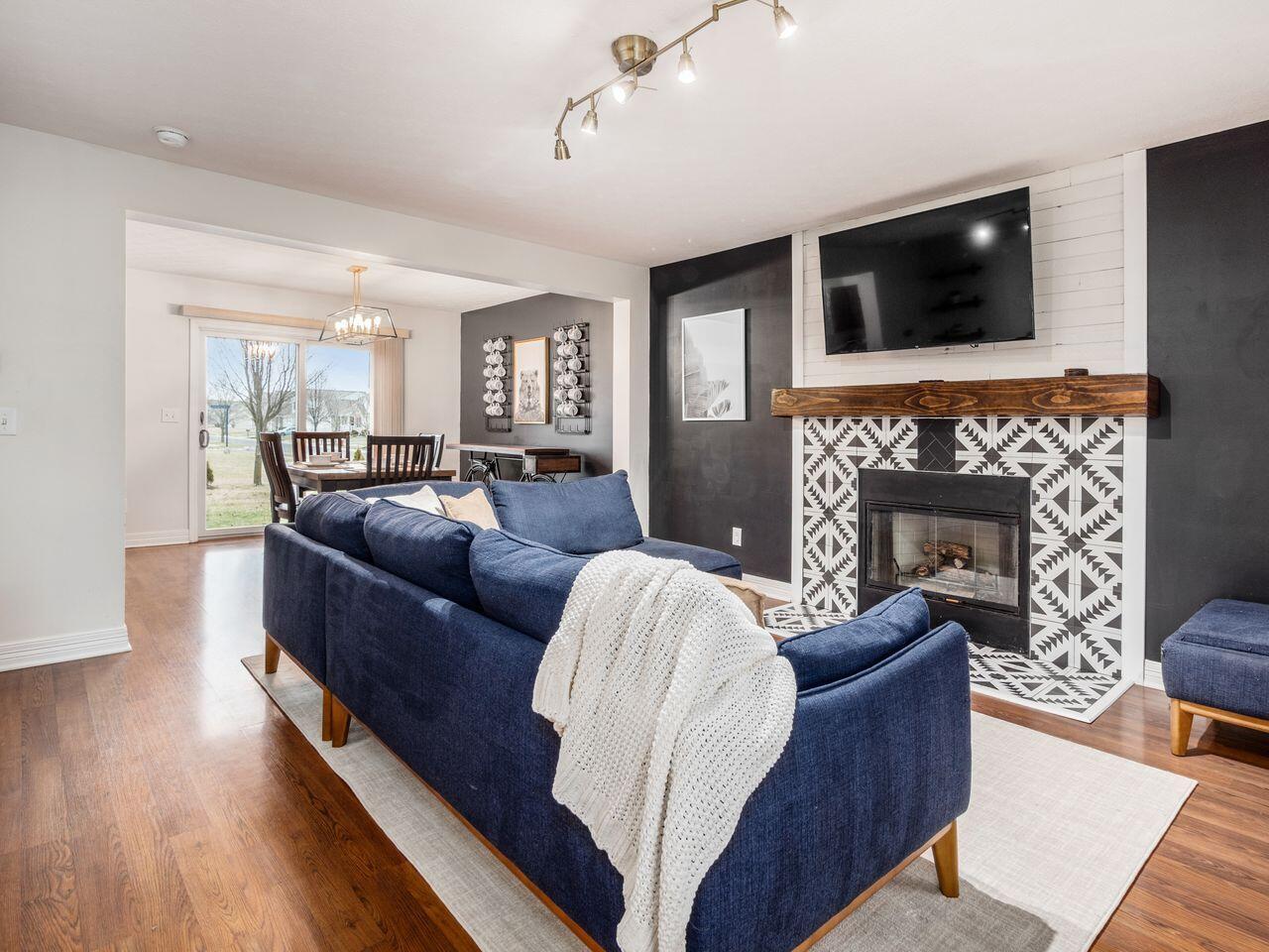 5372 Winters Run Road Dublin, OH 43016 - Photo 6 of 27 Living Room