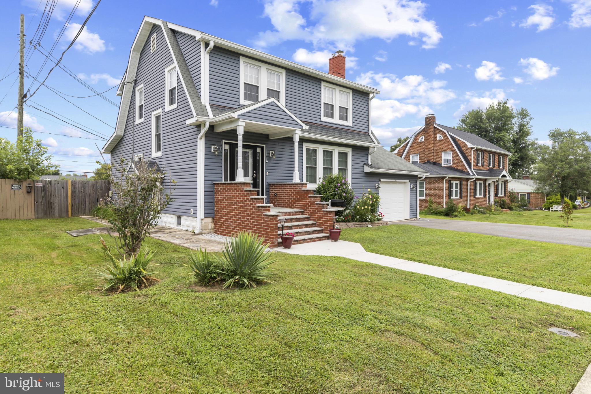 Spacious Front Lawn