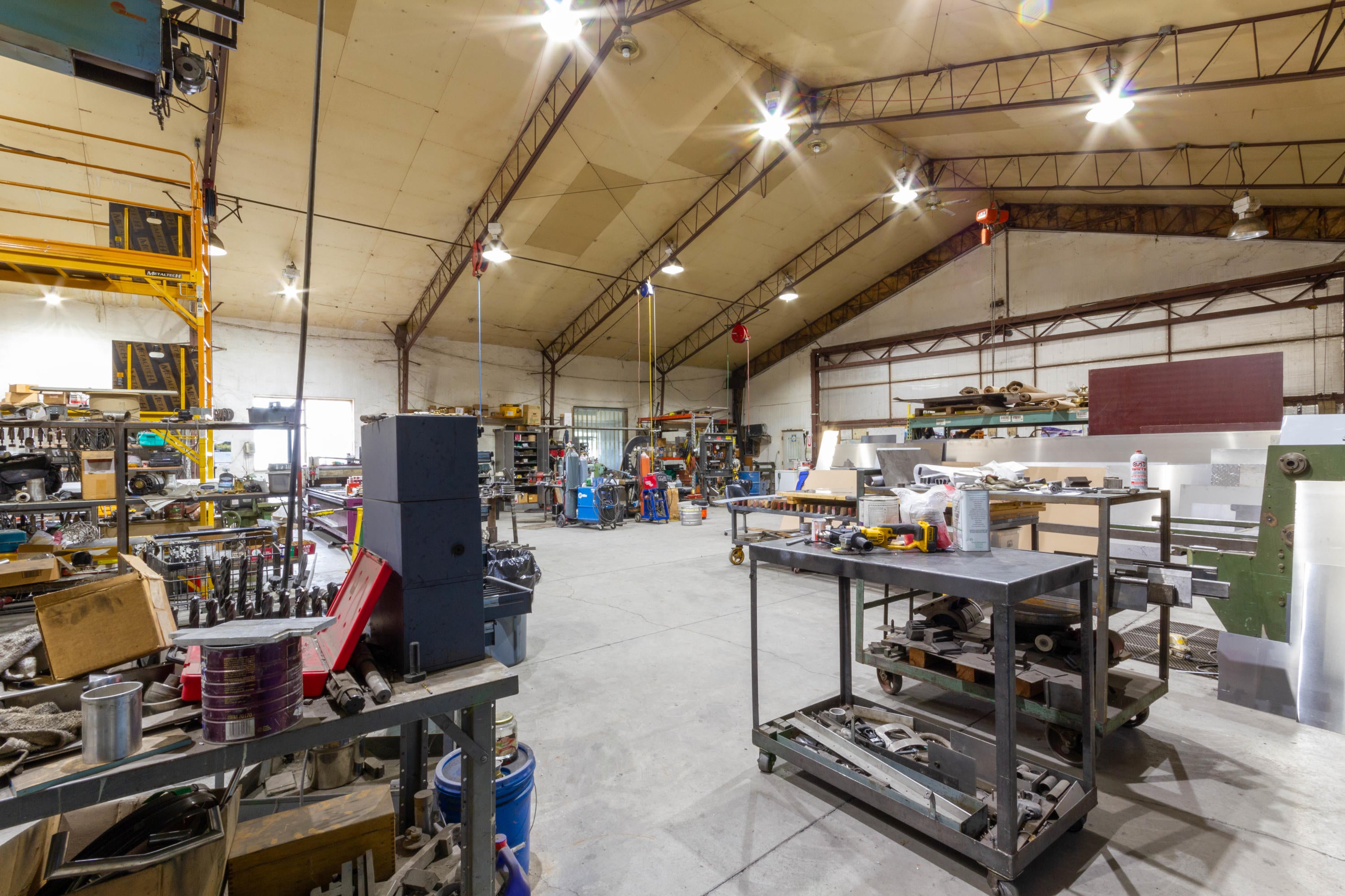 6166 Beagle Road White City, OR 97503 - Photo 45 of 47 Inside Hangar