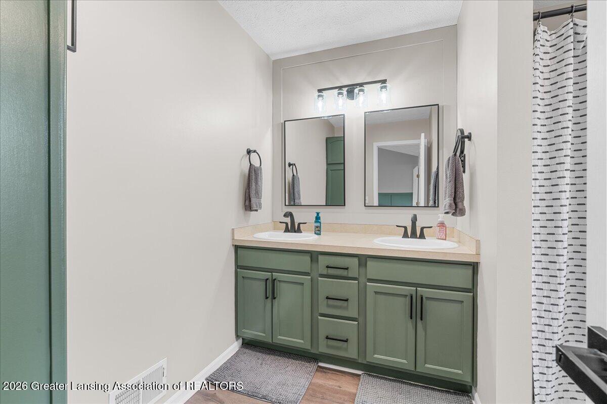 10114 Roblyn Circle Dimondale, MI 48821 - Photo 29 of 52 44-Media Jett - 45