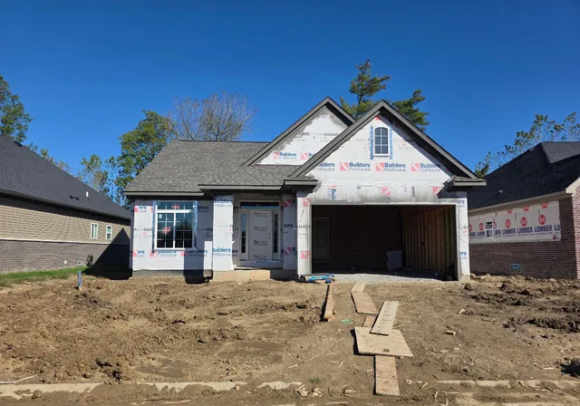 $389,900 | 31610 Beaver Circle, New Boston, MI 48164