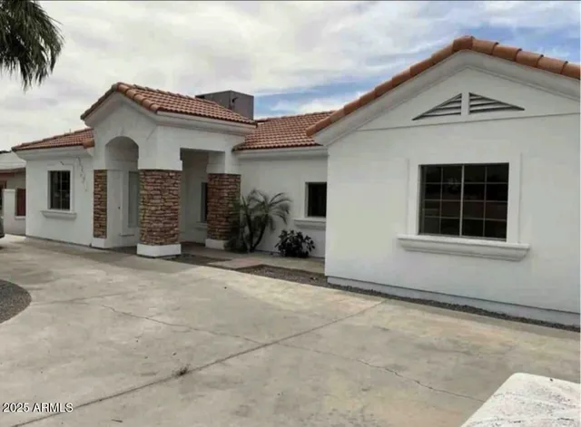 a view of house with a outdoor space
