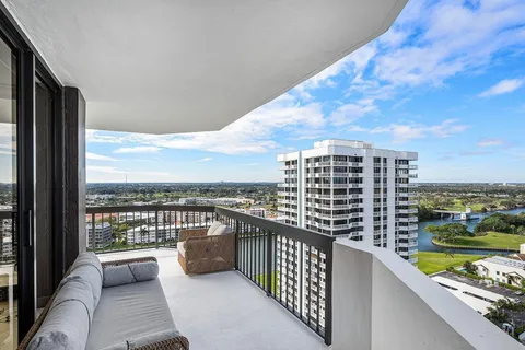 $1,200,000 | 108 Lakeshore Drive, Unit 38PH, North Palm Beach, FL 33408