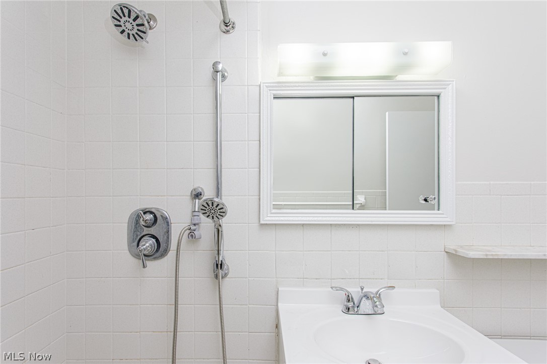 17909 Brazil Road Cleveland, OH 44119 - Photo 13 of 35 Gallery Image 13