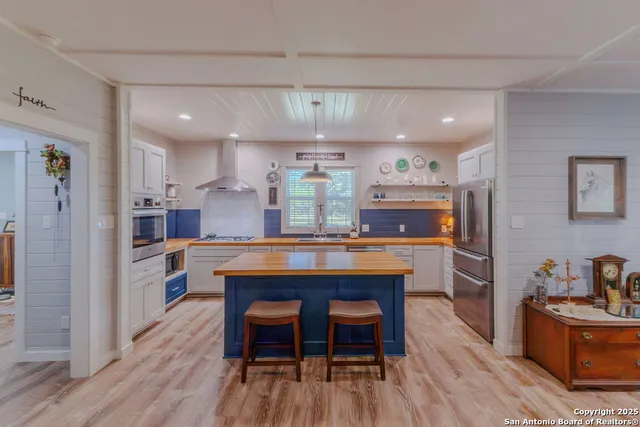 $750,000 | 872 Oak Drive, Blanco, TX 78606