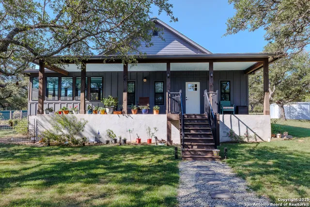 $750,000 | 872 Oak Drive, Blanco, TX 78606