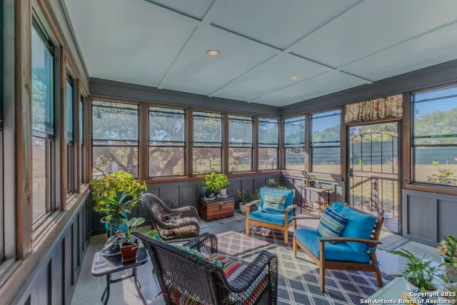 $750,000 | 872 Oak Drive, Blanco, TX 78606