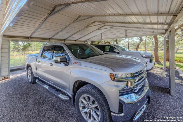 $750,000 | 872 Oak Drive, Blanco, TX 78606