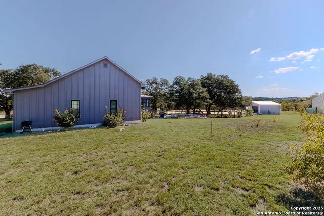$750,000 | 872 Oak Drive, Blanco, TX 78606