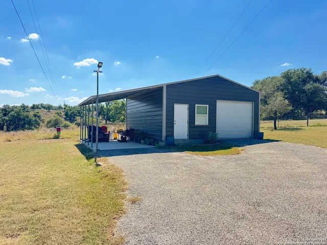 $750,000 | 872 Oak Drive, Blanco, TX 78606