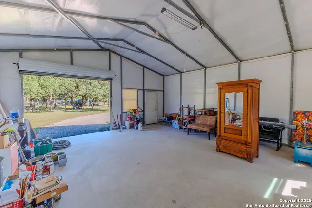 $750,000 | 872 Oak Drive, Blanco, TX 78606