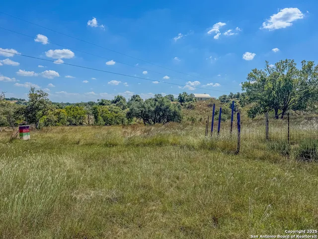 $750,000 | 872 Oak Drive, Blanco, TX 78606