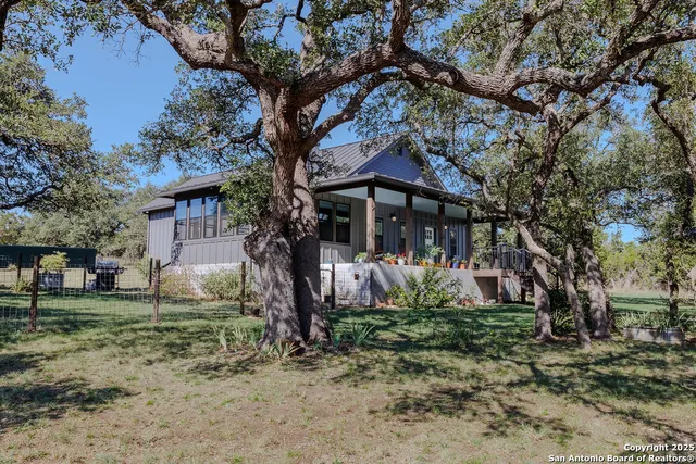 $750,000 | 872 Oak Drive, Blanco, TX 78606