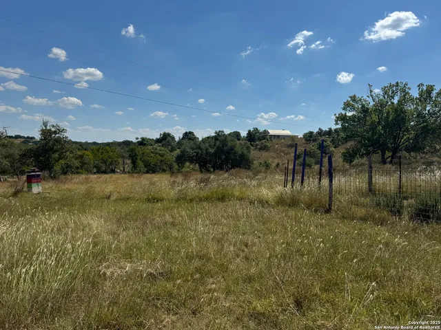 $750,000 | 872 Oak Drive, Blanco, TX 78606