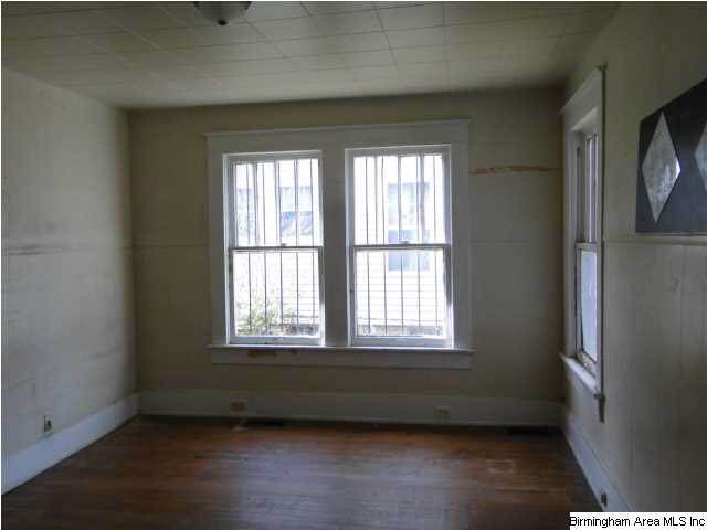 909 Valley Road Birmingham, AL 35218 - Photo 9 of 11