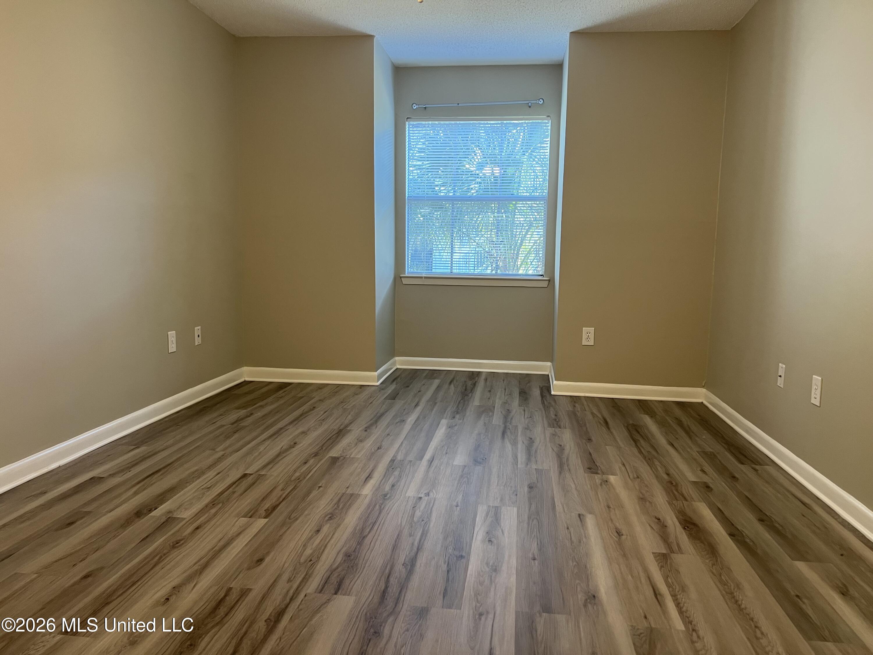 550 Post Road, Unit 607 Ridgeland, MS 39157 - Photo 7 of 12 IMG_4097