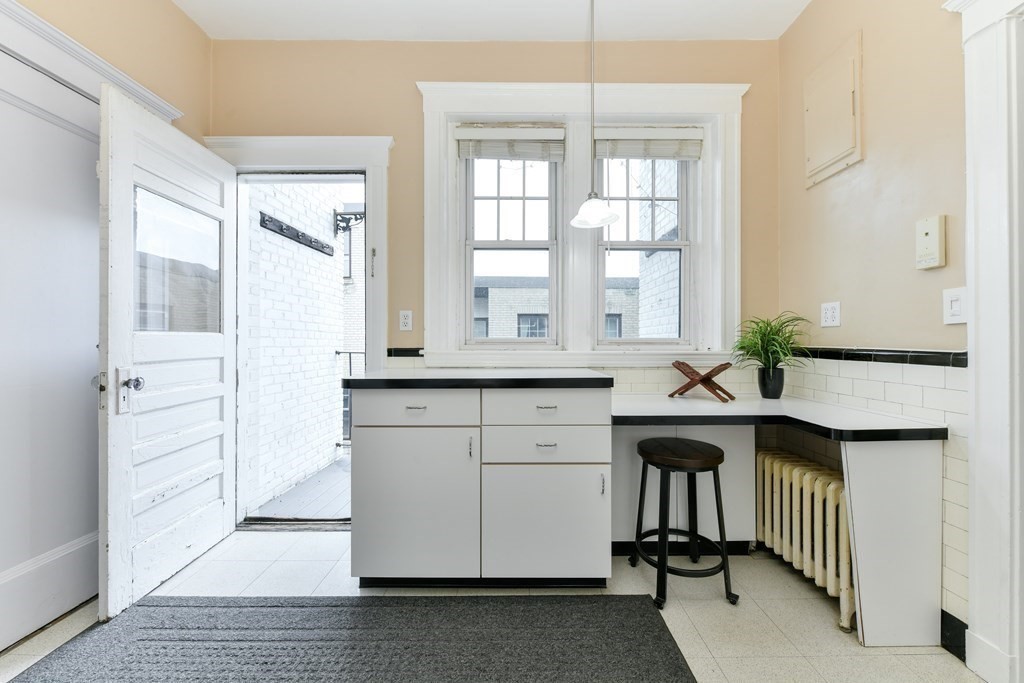 411 Washington Street, Unit 6 Brookline, MA 02446 - Photo 14 of 32 a room with mirror and furniture